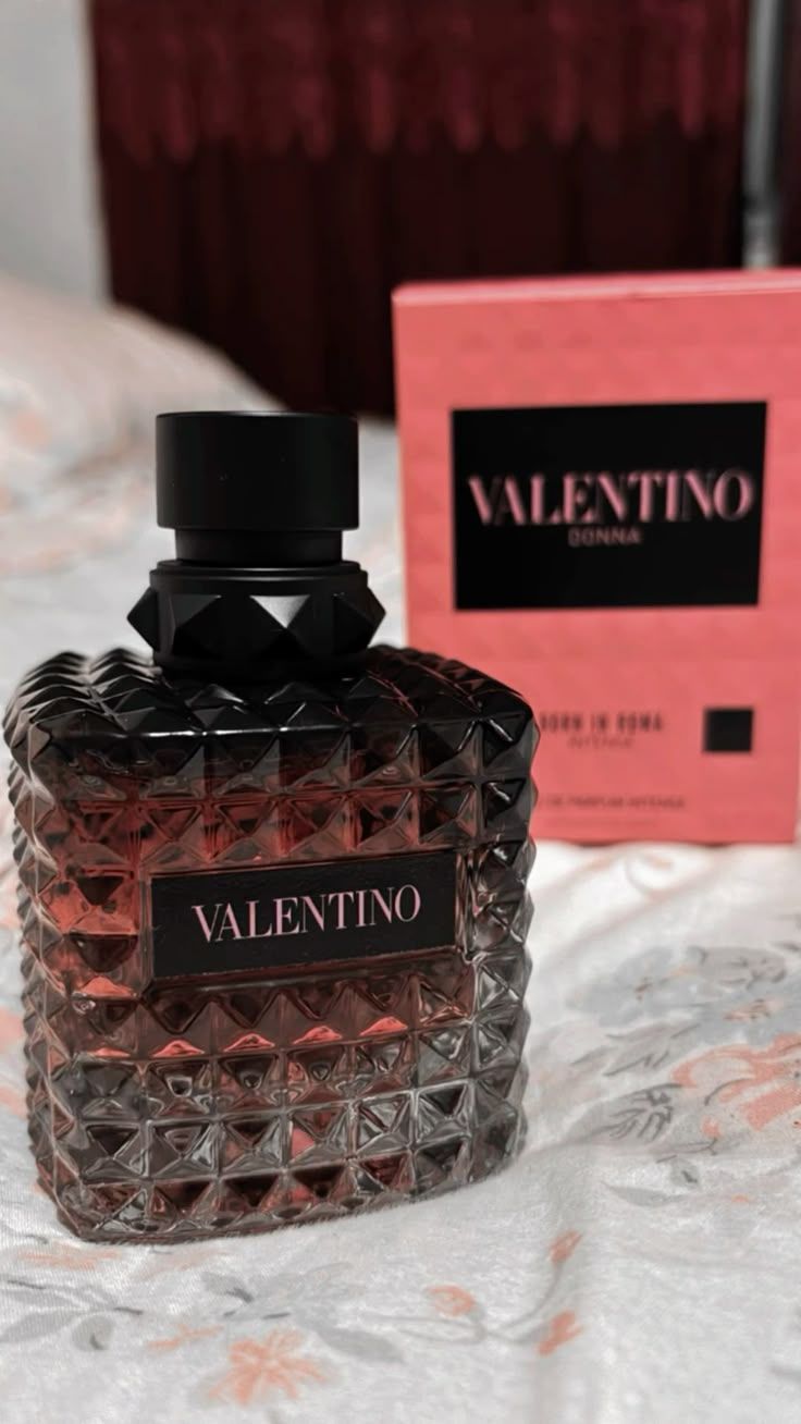 Valentino Donna Born In Roma Intense
